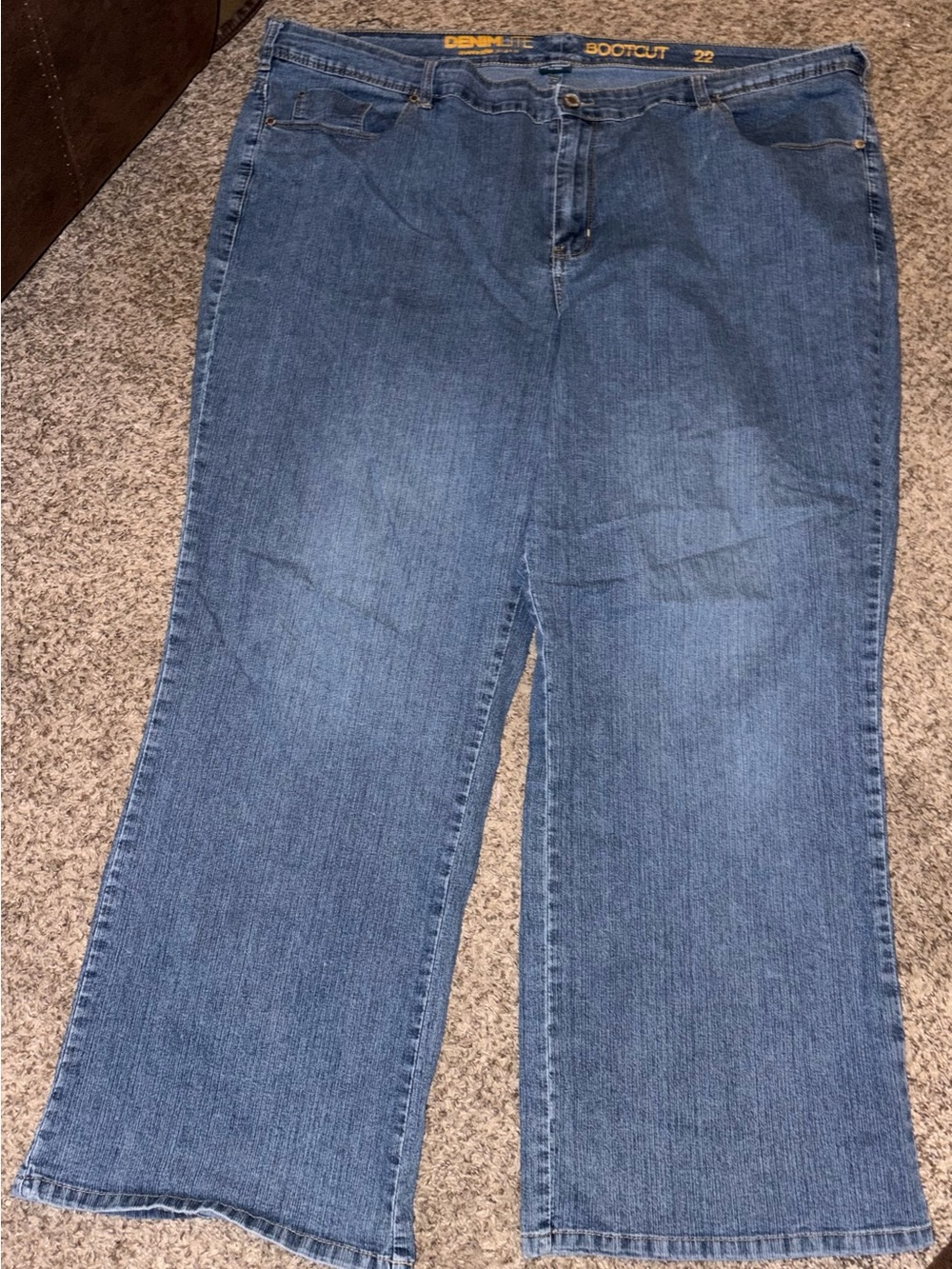 Avenue Women's Bootcut Jeans in Medium Blue Wash